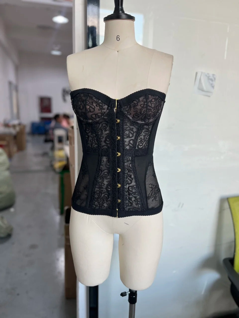 Holiday Spicy Girl Sexy Tight Corset Female Chic Lace Hollow Sleeveless Strapless Top 2026 Summer Elegant New Street Trendy Vest